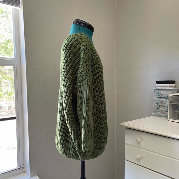 Pink Lily Sweater - Picture 2 of 6